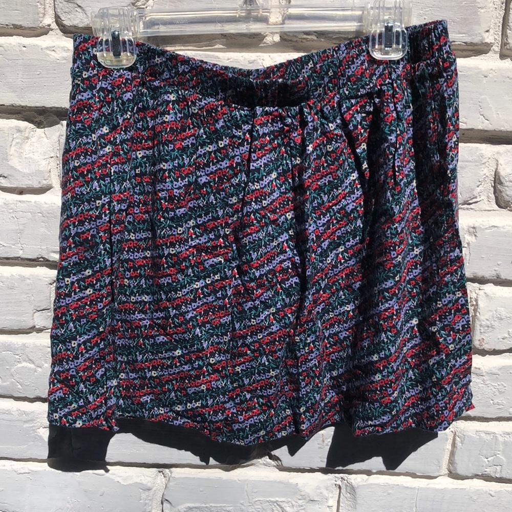 Floral flowy mini skirt